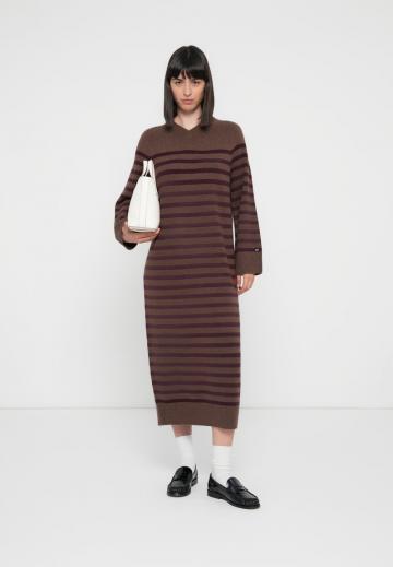 Вязаное платье