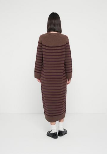 Вязаное платье