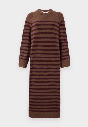 Вязаное платье
