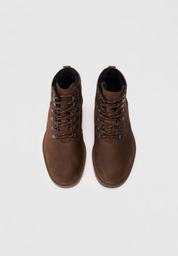 Ботинки на шнуровке