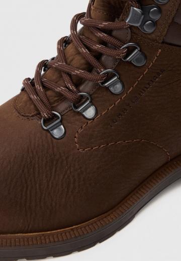 Ботинки на шнуровке