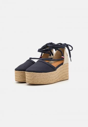 Гандбольные кроссовки