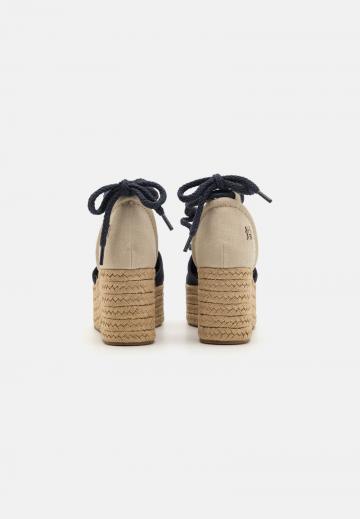 Гандбольные кроссовки