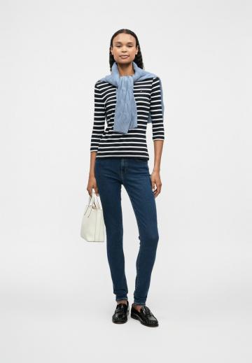 Узкие джинсы