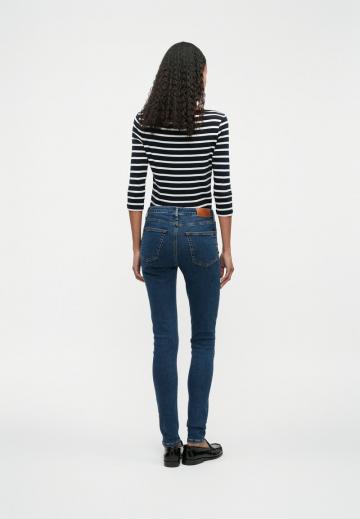 Узкие джинсы