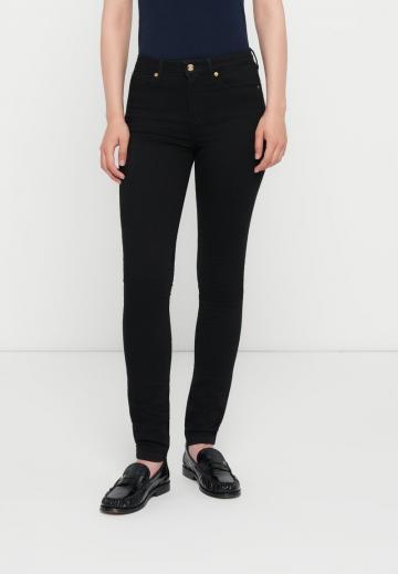 Узкие джинсы