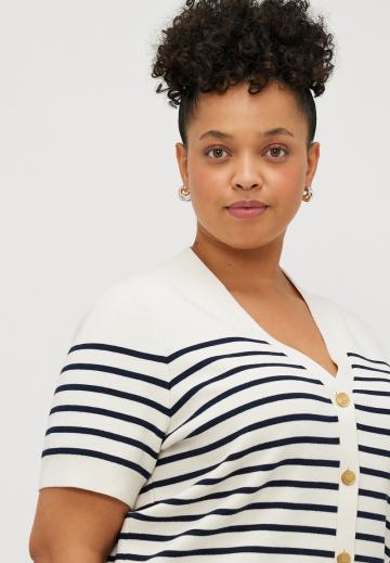 Вязаная кофта