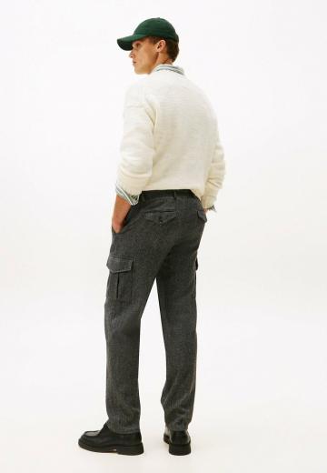 Брюки с накладными карманами