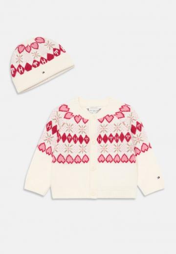 Вязаная кофта