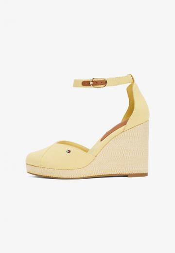 Туфли на танкетке