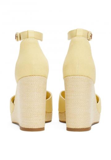 Туфли на танкетке