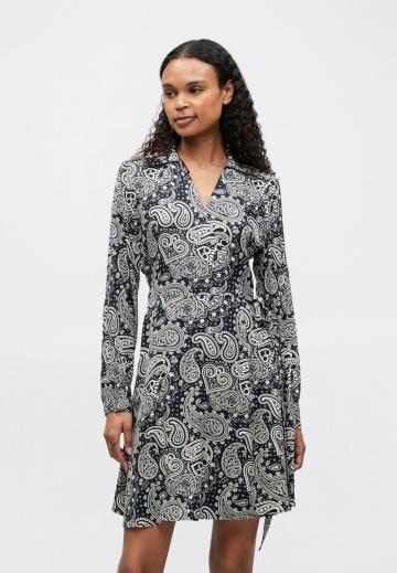 Короткое платье