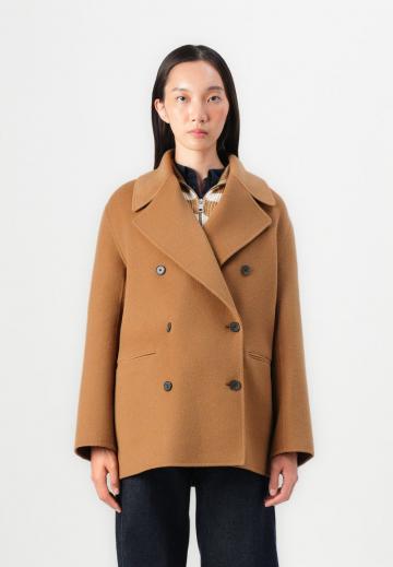 Короткое пальто