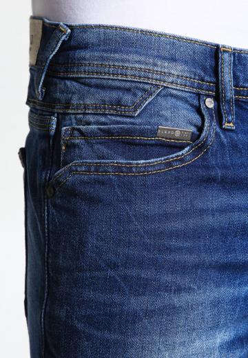 Узкие джинсы