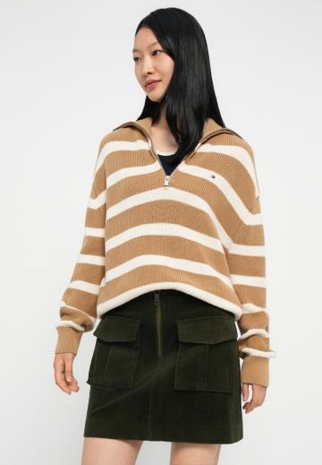 Юбка с накладными карманами