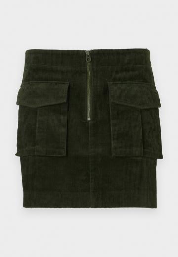 Юбка с накладными карманами