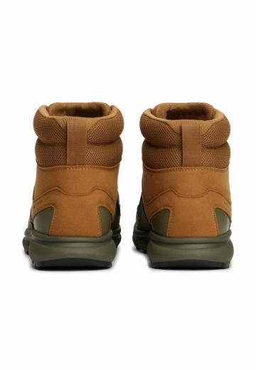 Походные ботинки
