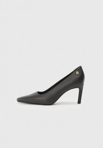 Туфли на высоком каблуке