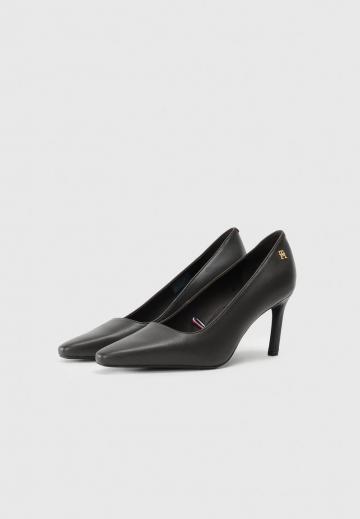 Туфли на высоком каблуке