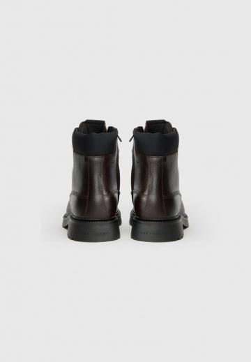 Ботинки на шнуровке