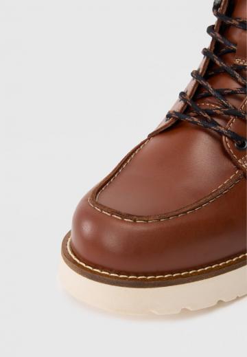 Ботинки на шнуровке