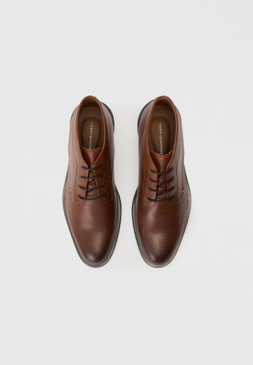 Ботинки на шнуровке