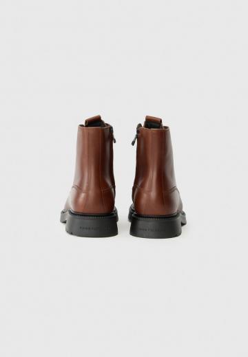 Ботинки на шнуровке