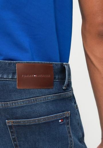 Узкие джинсы