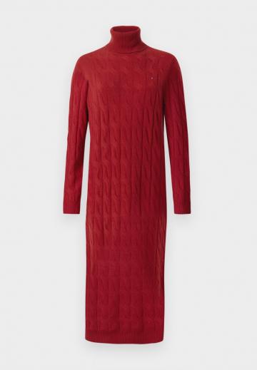 Вязаное платье