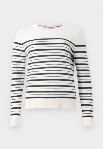 Пуловер в полоску