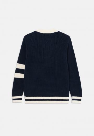 Вязаная кофта