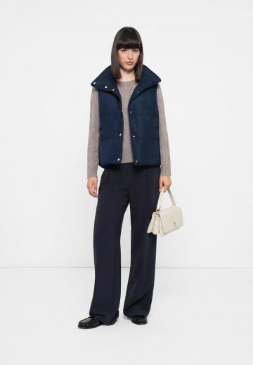 Пуховой жилет