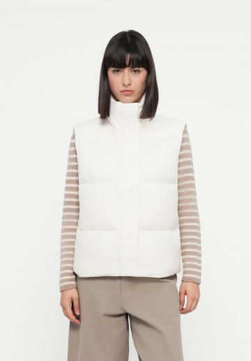 Пуховой жилет