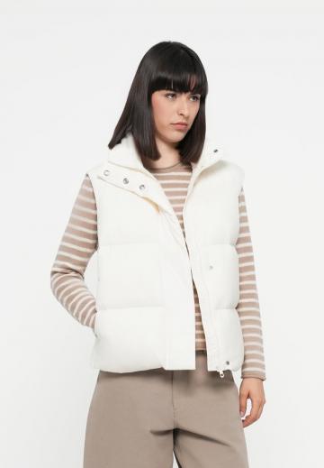 Пуховой жилет