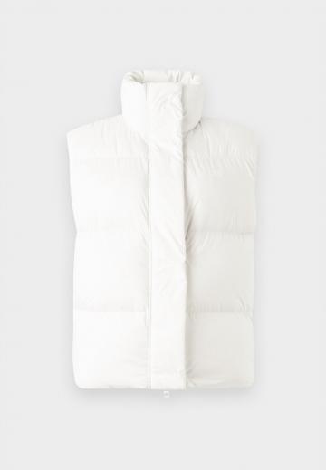 Пуховой жилет