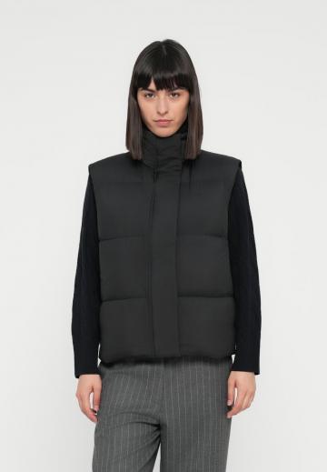 Пуховой жилет