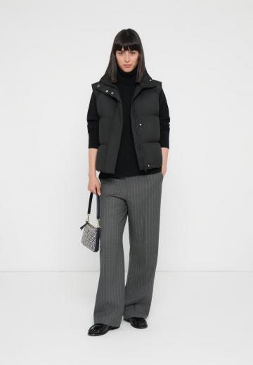 Пуховой жилет