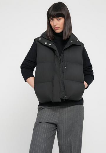 Пуховой жилет