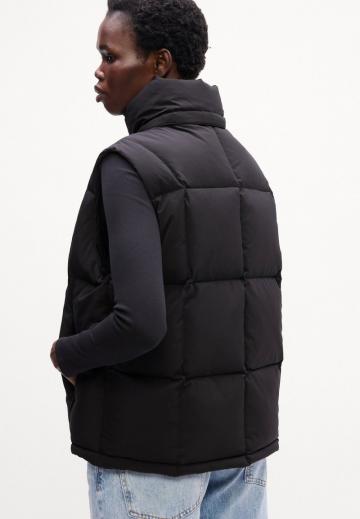 Пуховой жилет