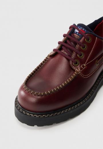 Ботинки на шнуровке