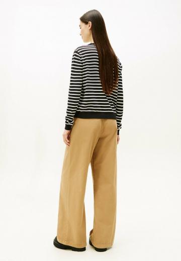 Пуловер в полоску