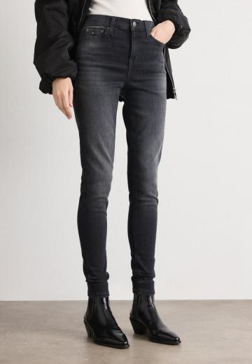 Узкие джинсы