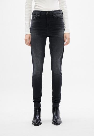 Узкие джинсы
