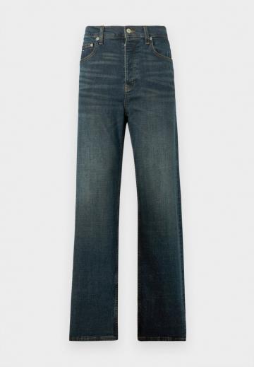 Прямые джинсы