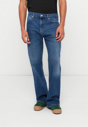 Прямые джинсы