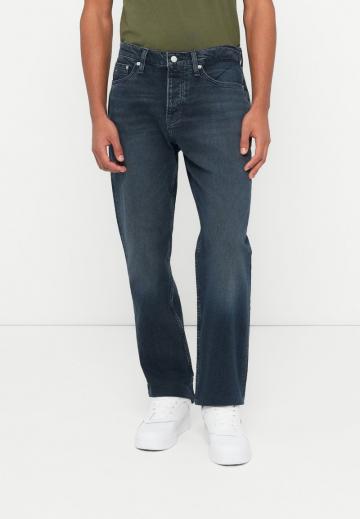 Узкие джинсы