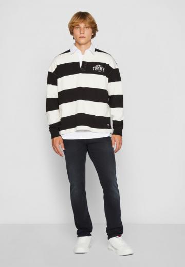 Узкие джинсы