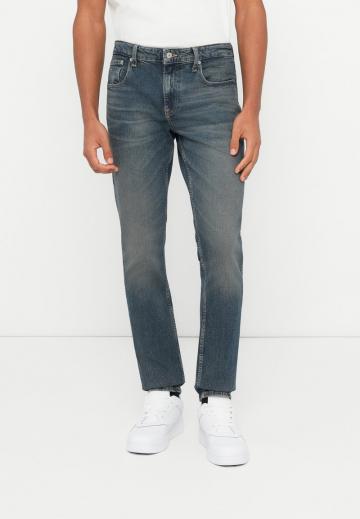 Узкие джинсы
