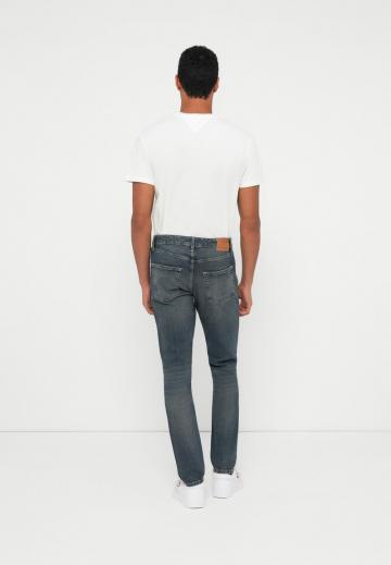 Узкие джинсы
