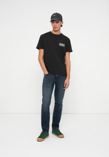 Узкие джинсы